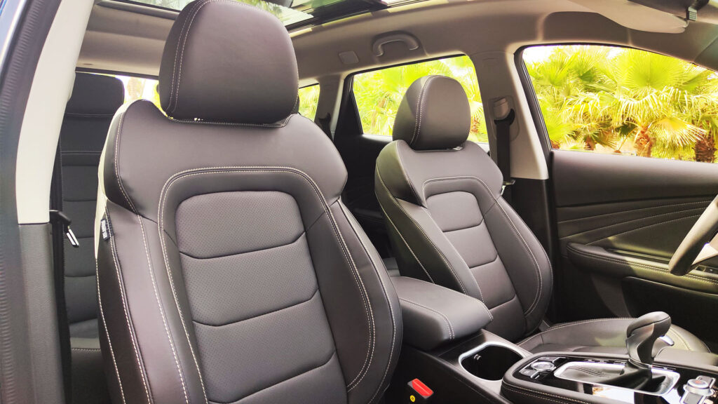 Discover Dubai in Style: Rent the Jetour X70 2023 for a Journey Like No Other!